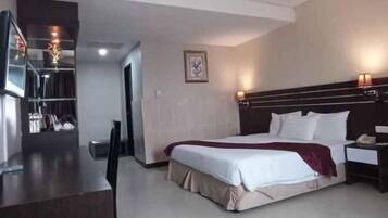 Escrivaninha, camas extras/dobráveis (sobretaxa), Wi-Fi de cortesia