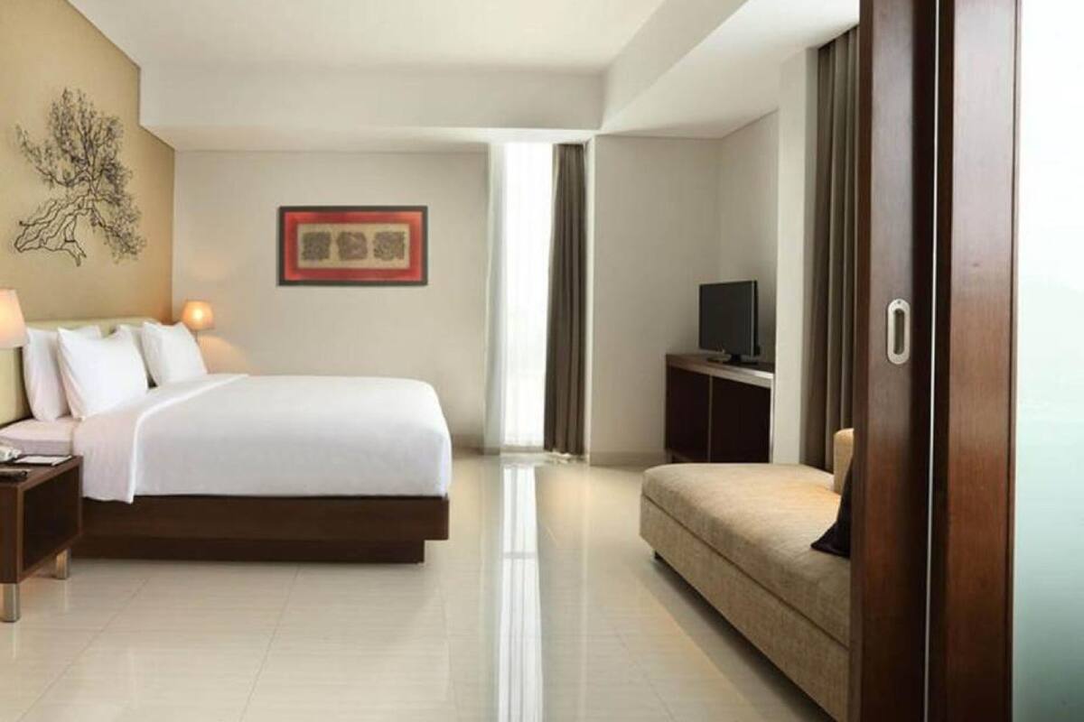 ห้องคลับ, เตียงคิงไซส์ 1 เตียง (Premier) | ตู้นิรภัยในห้องพัก, โต๊ะทำงาน, Wi-Fi ฟรี, ผ้าปูที่นอน