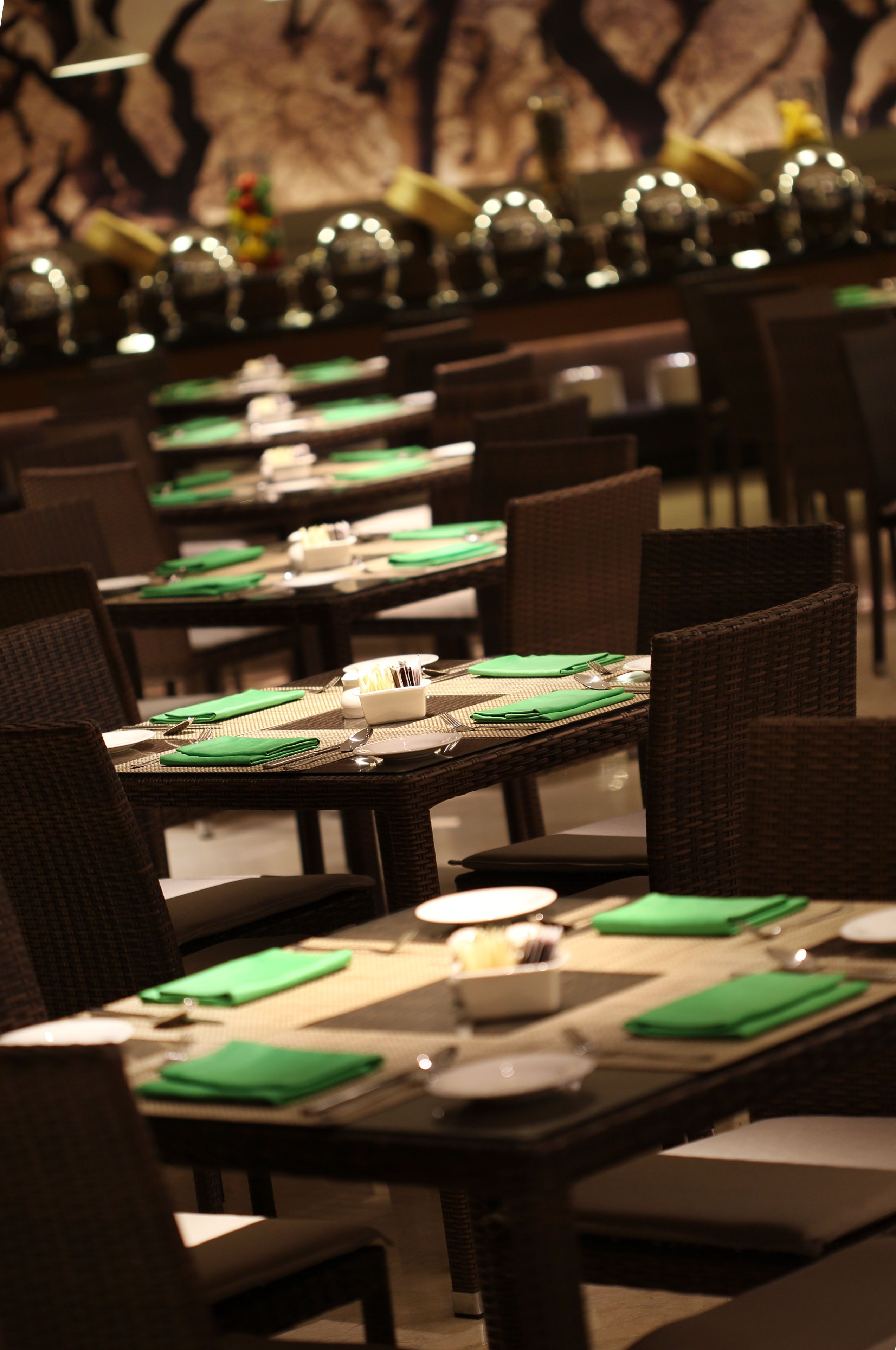 breakfast, lunch, dinner served; international cuisine