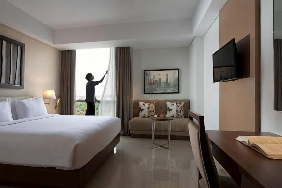 Cofres nos quartos, escrivaninha, Wi-Fi de cortesia, roupa de cama