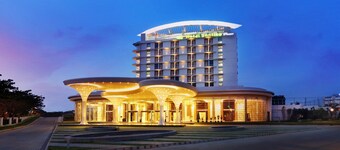 Santika Premiere Kota Harapan Indah