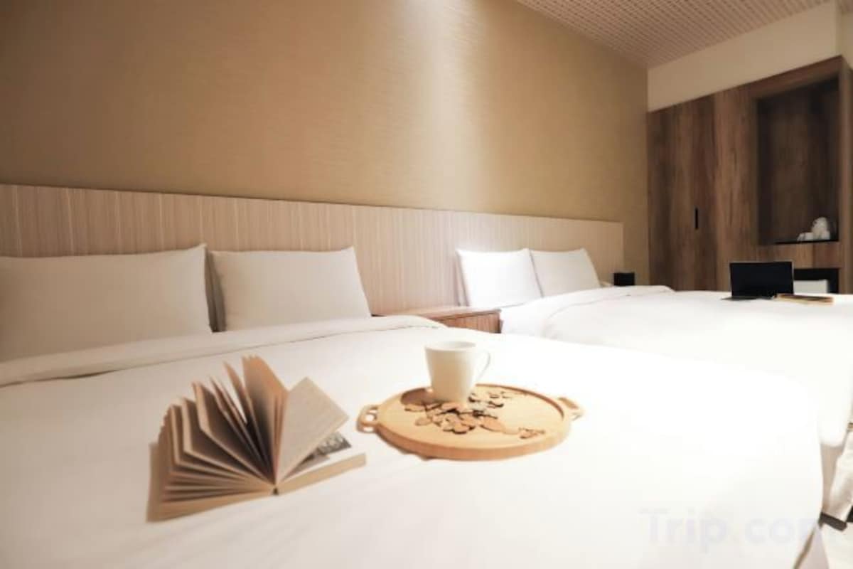 Standard Quadruple Room - With Bathtub