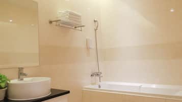 Deluxe Quadruple Room with Bathtub | Bathroom | Separate tub and shower, free toiletries, hair dryer, slippers