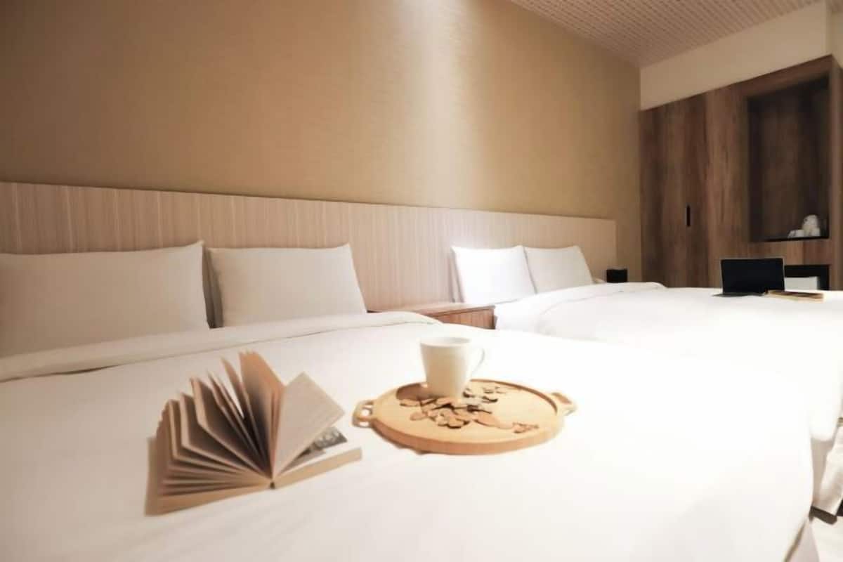 Premium bedding, down comforters, in-room safe, desk