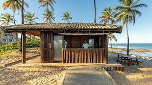 A beachside wooden structure with a tiled roof, a counter, and a bench. - Sauipe Terra Resorts - All Inclusive (Mata de São João)