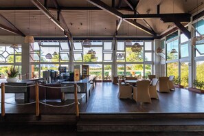 ฝ่ายต้อนรับ