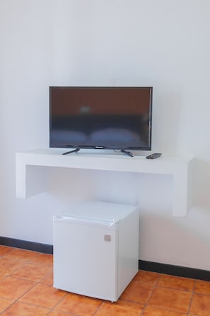 Ropa de cama de alta calidad, caja fuerte, escritorio y cortinas opacas
