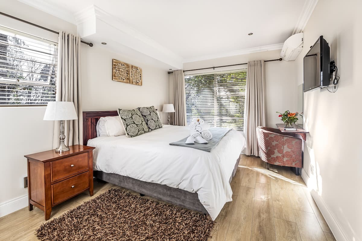 Executive Cottage | Peti besi dalam bilik, dihias secara berasingan