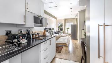 Executive Studio Suite, 1 Queen Bed, Kitchenette | Private kitchenette | Full-size fridge, microwave, stovetop, espresso maker