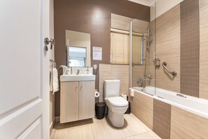 Executive Apartment, 1 Bedroom, Kitchenette, Garden View | Bathroom | Shower, free toiletries, hair dryer, bathrobes - The Haystack on Homestead (Sandton)