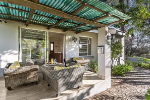 Executive Cottage | Terrace/patio - The Haystack on Homestead (Sandton)