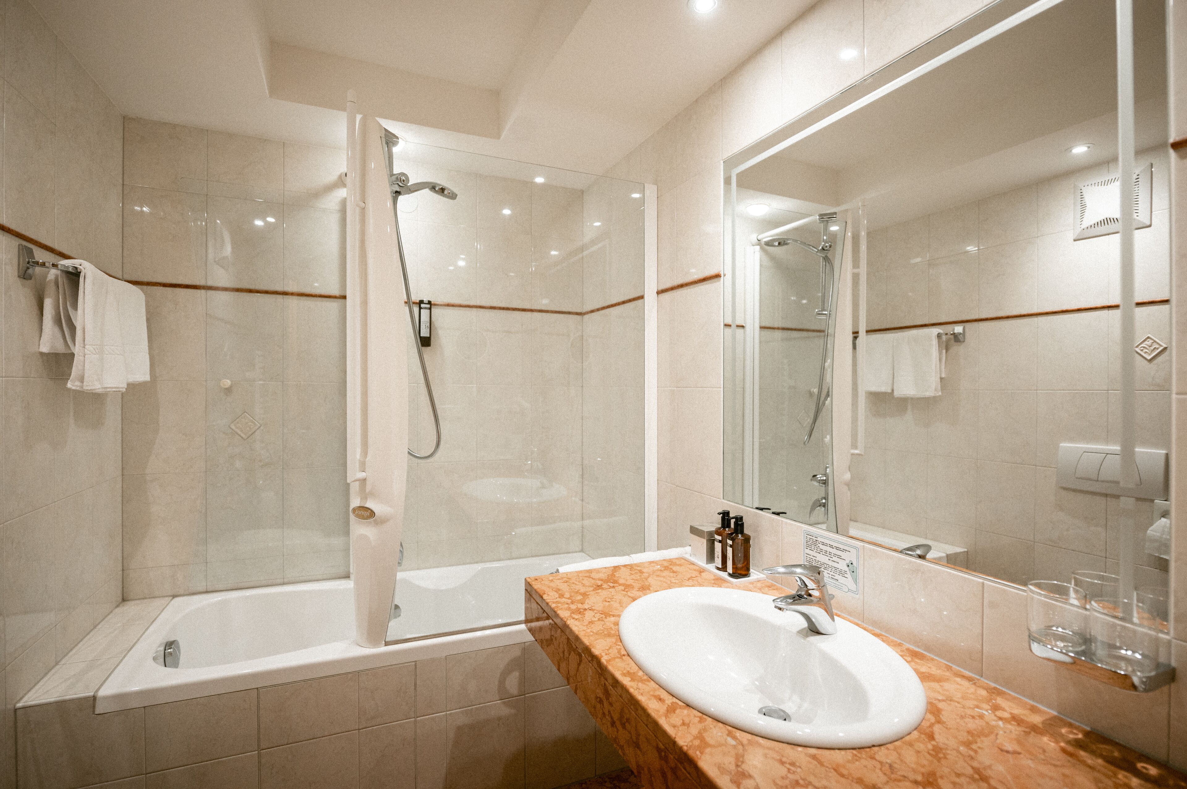 double or twin room, balcony | bathroom | combined shower/bathtub, free toiletries, hair dryer, bathrobes
