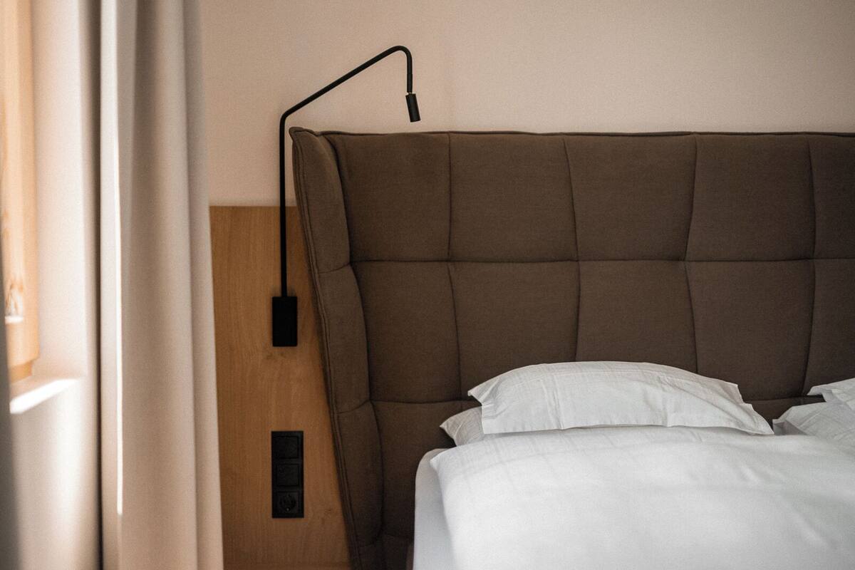 Premium bedding, down comforters, minibar, in-room safe
