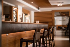 ランチ、ディナーに営業