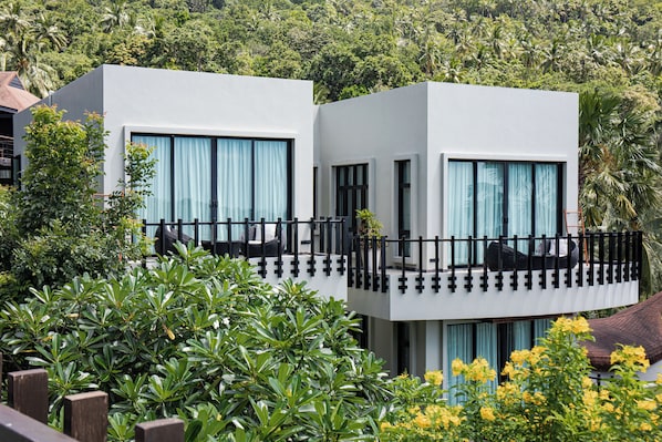 A modern two-story building with large windows and balconies, surrounded by lush greenery. - The Tarna Resort, Koh Tao (Koh Tao)