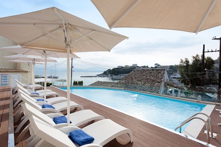Seasonal outdoor pool, open 9:00 AM to 7:00 PM, pool umbrellas