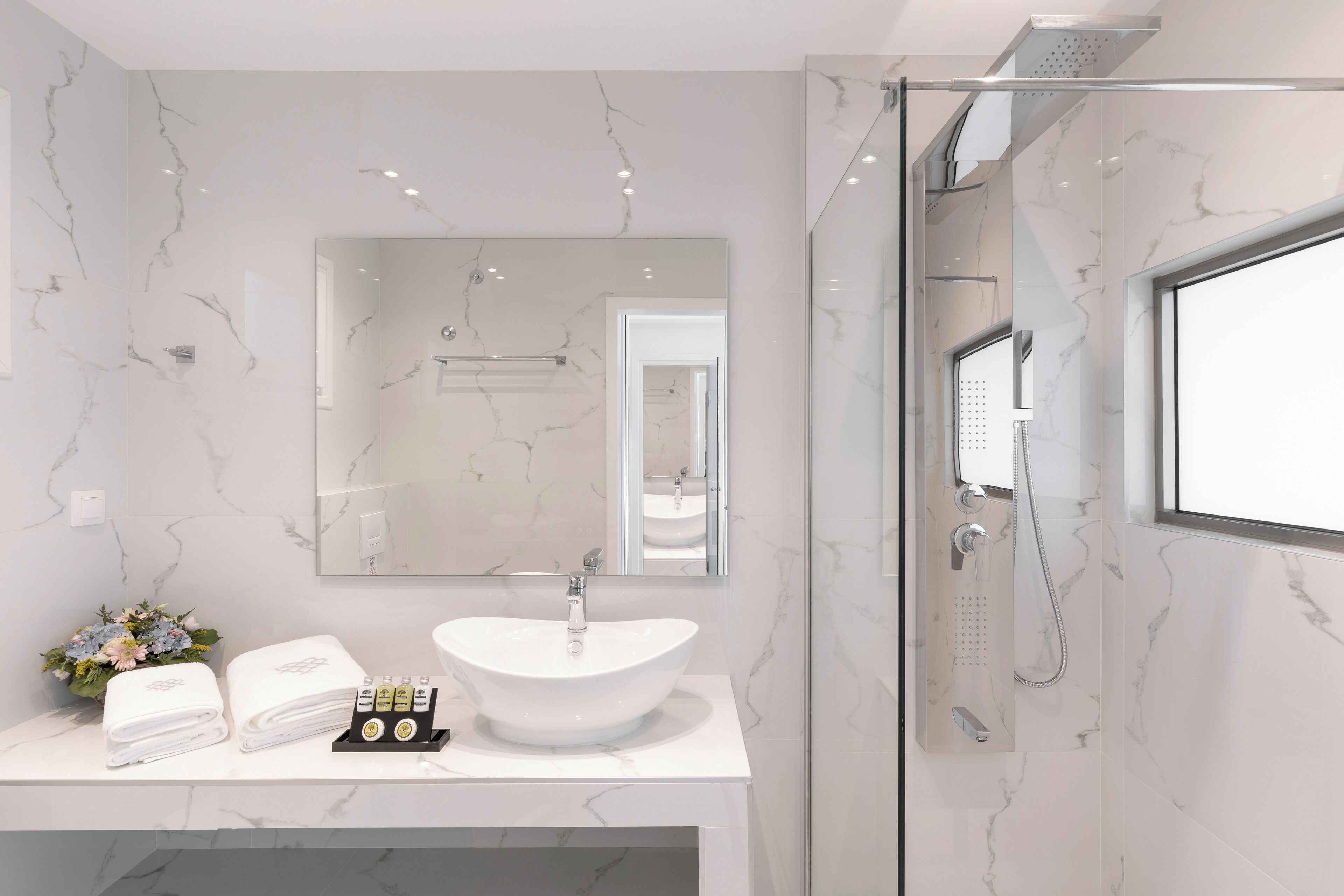 shower, free toiletries, hair dryer, towels