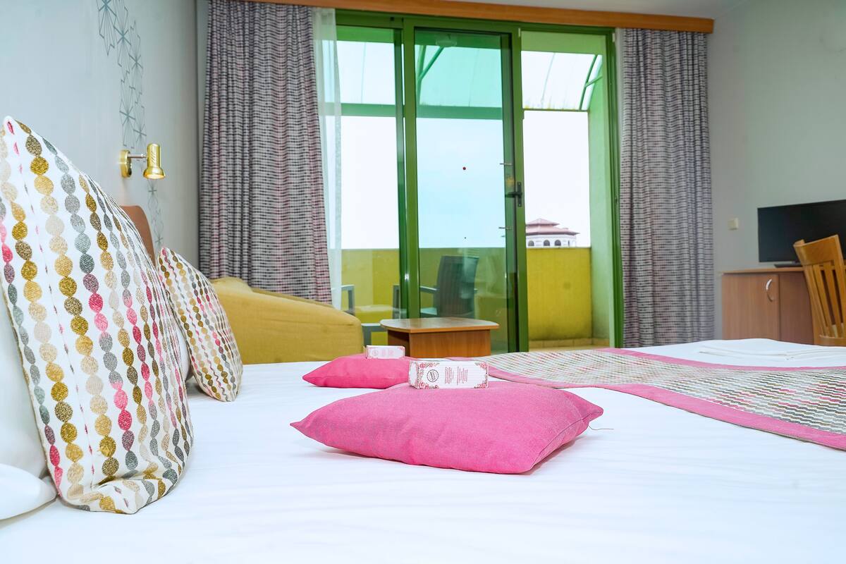 twin room | 1 bedroom, desk, blackout curtains, iron/ironing board