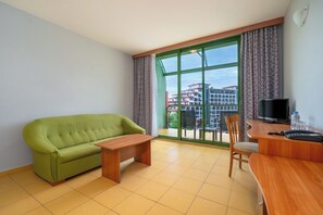 Suite | Living area | Flat-screen TV