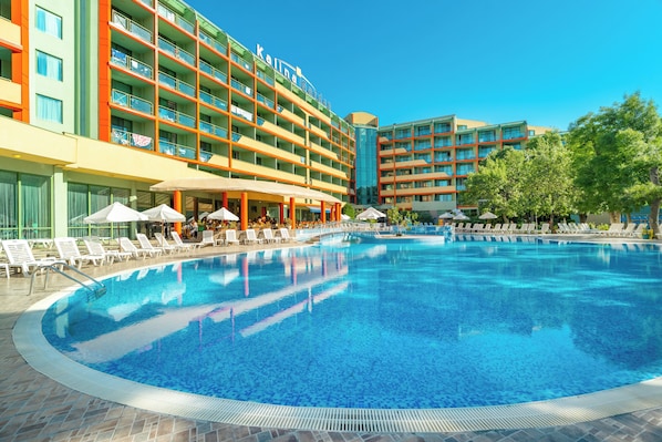 Outdoor pool, pool umbrellas, pool loungers