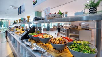Petit déjeuner complet compris tous les jours