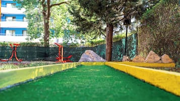 Mini-golf