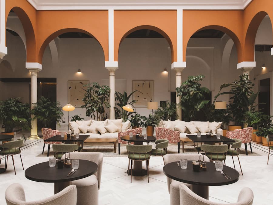 Café da manhã com buffet todos os dias (EUR 13 por pessoa)