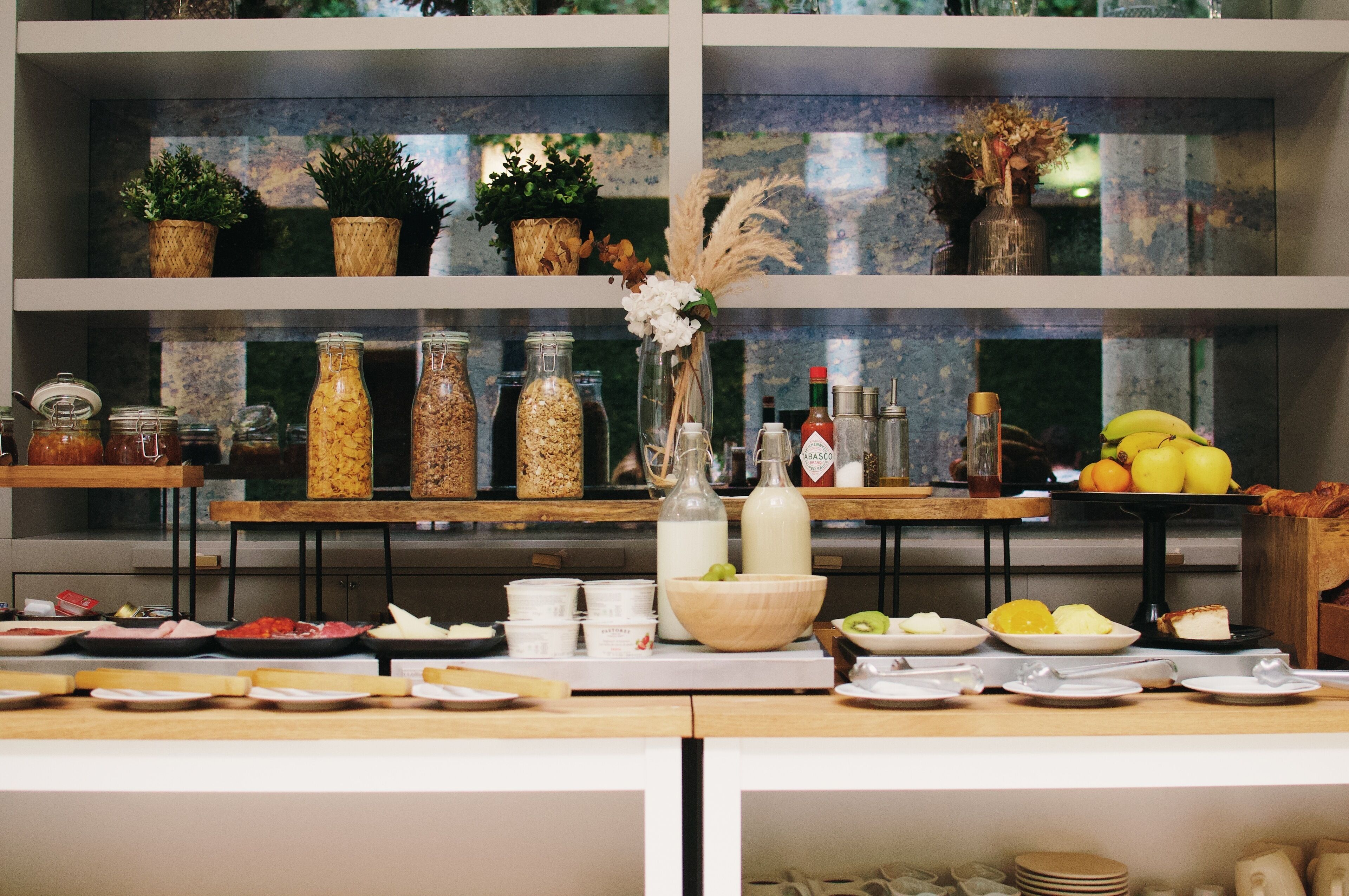 daily buffet breakfast (eur 20 per person)