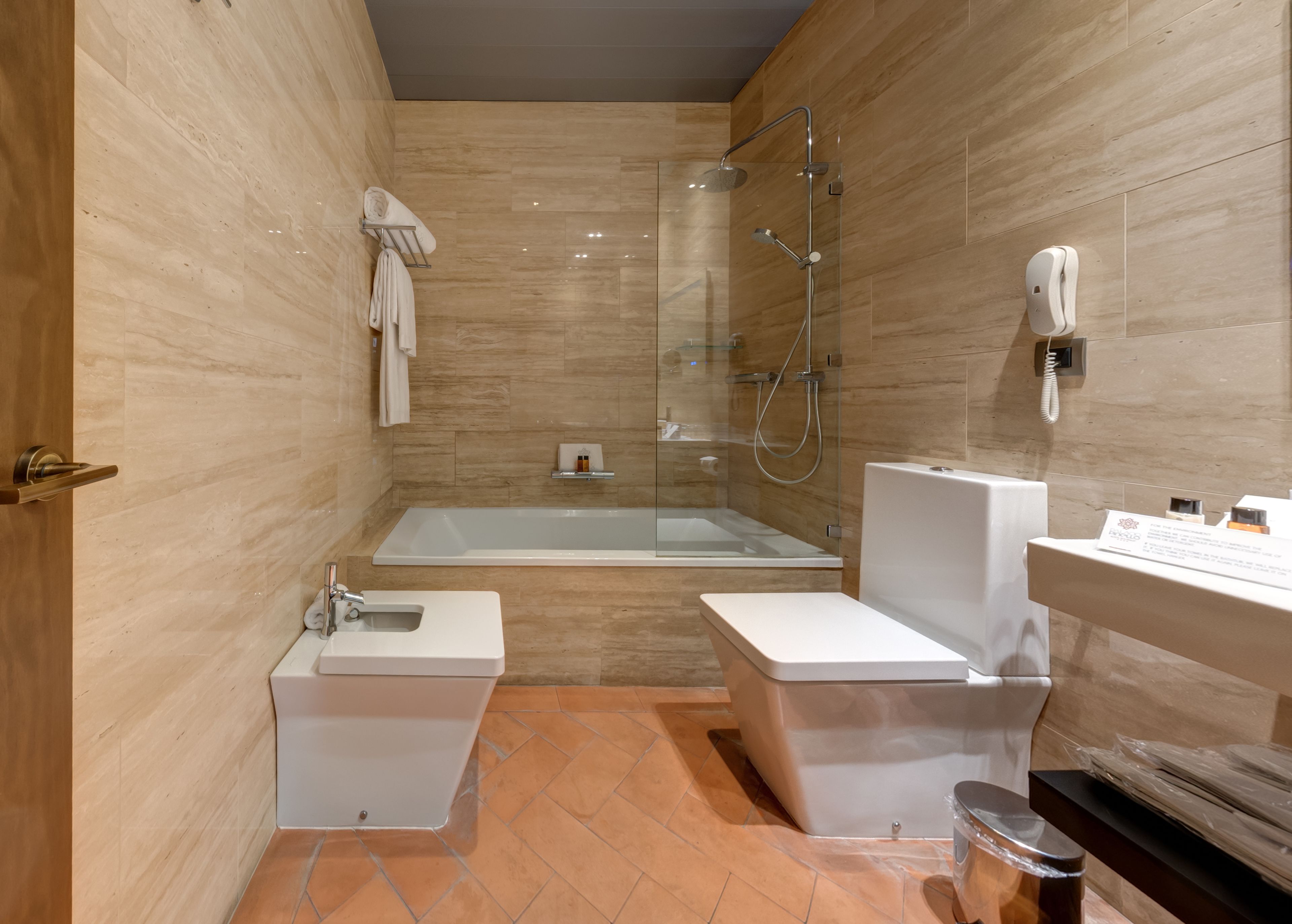 triple room | bathroom | free toiletries, hair dryer, bidet, towels