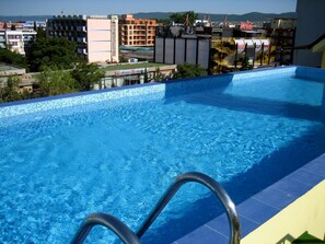 Outdoor pool - MPM Royal Central (Sunny Beach)