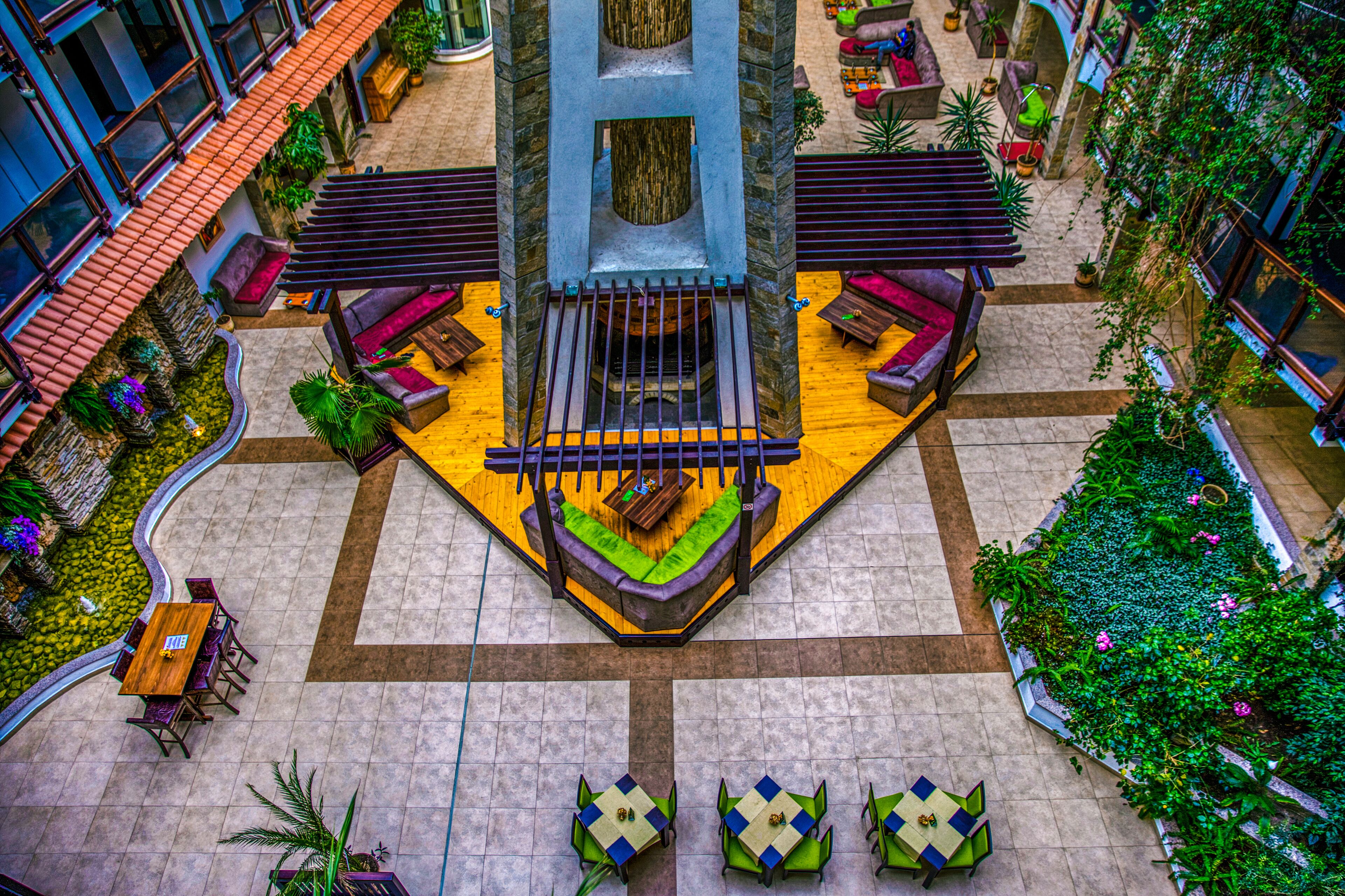 Lobby-lounge