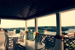 Bar (en la propiedad)