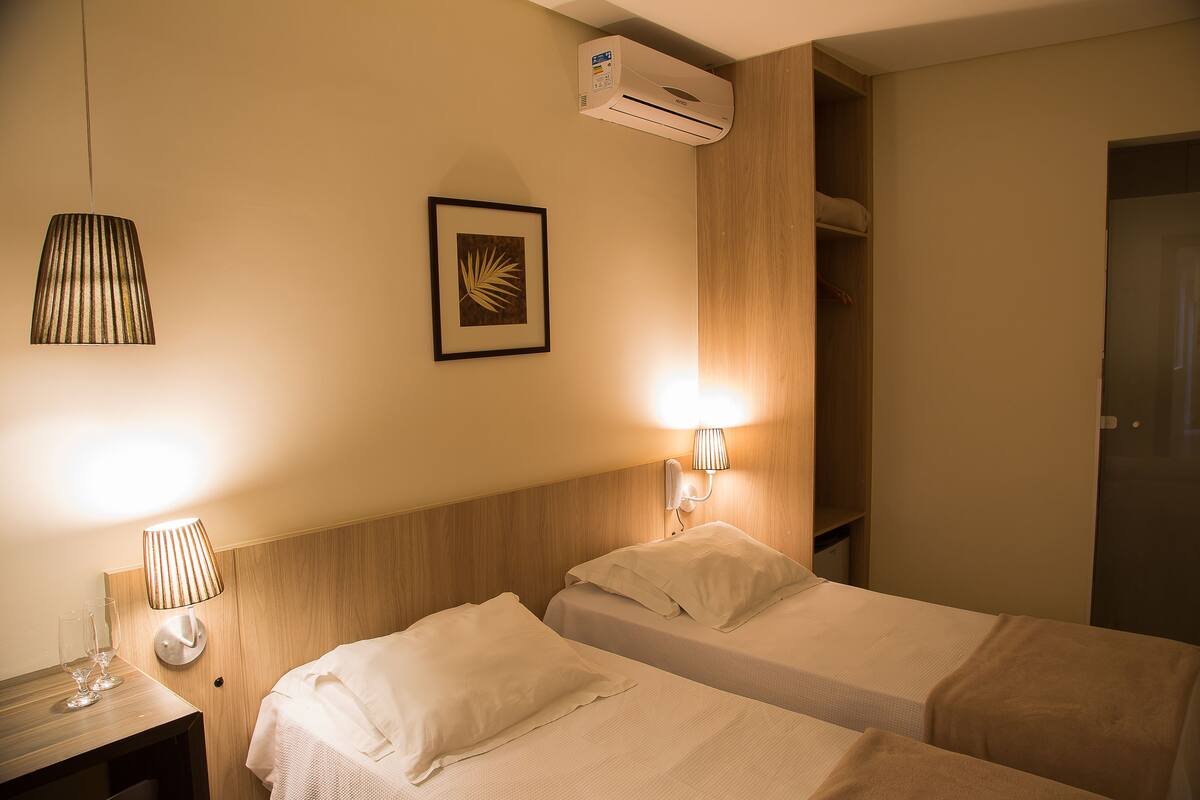1 bedroom, Egyptian cotton sheets, down duvets, Select Comfort beds