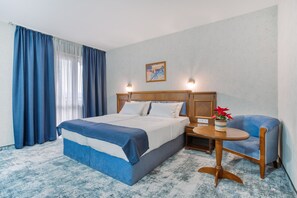 Dobbeltrom – executive | Minibar, safe på rommet, skrivebord og blendingsgardiner