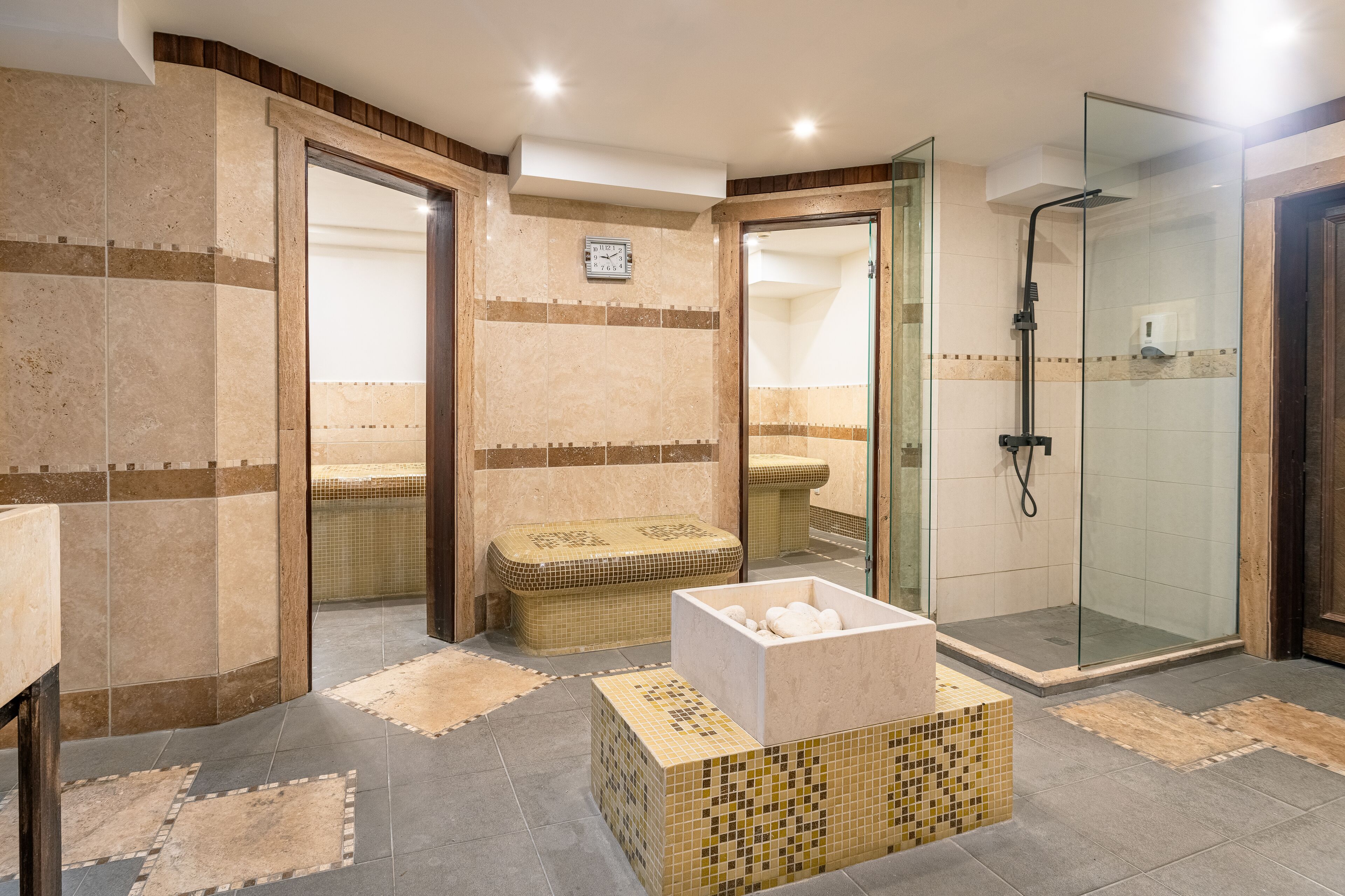 Sauna, poreallas, höyrysauna, hierontapalveluita