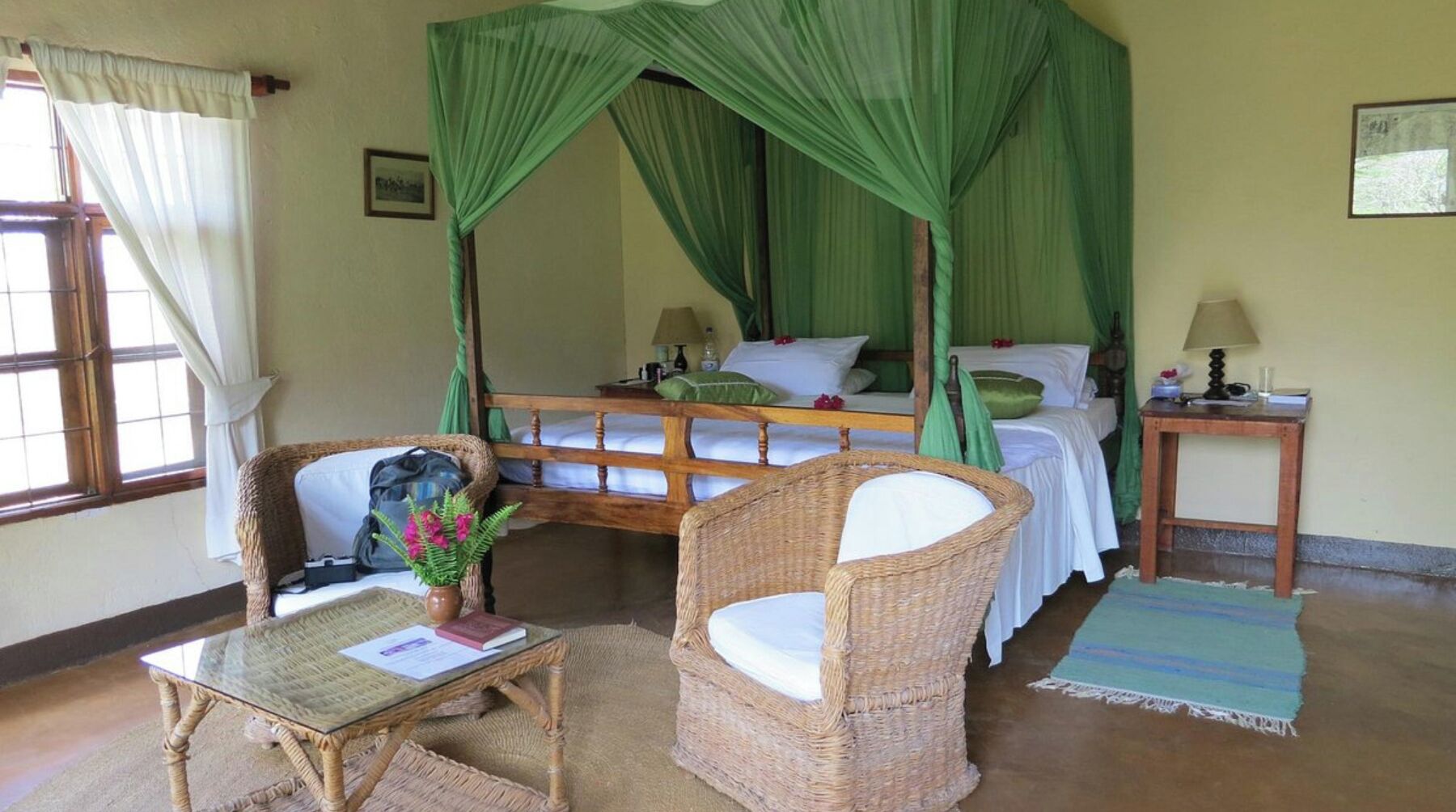 1 bedroom, premium bedding, desk