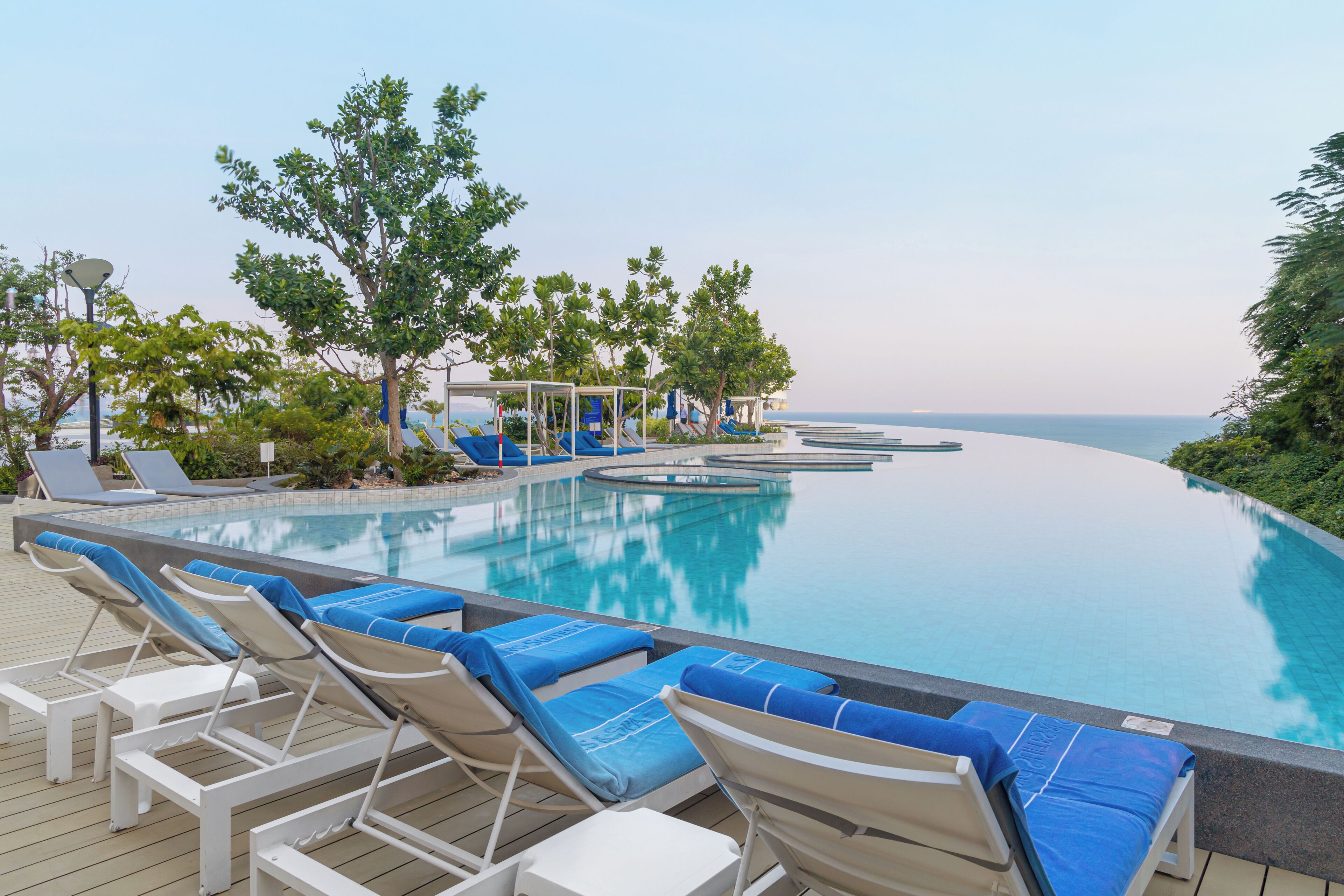 7 outdoor pools, pool umbrellas, pool loungers