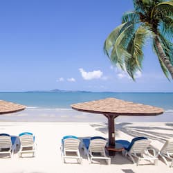 Private beach, sun-loungers, beach umbrellas, beach towels