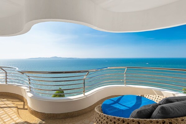 Two Bedrooms Regency Suite | Balcony