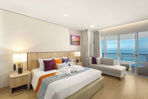 One Bedroom Regency Suite - Modern Style | 미니바, 객실 내 금고, 책상, 암막 커튼