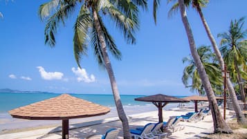 Private beach, sun-loungers, beach umbrellas, beach towels