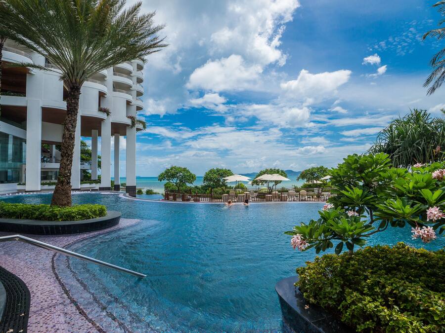 7 outdoor pools, pool umbrellas, pool loungers