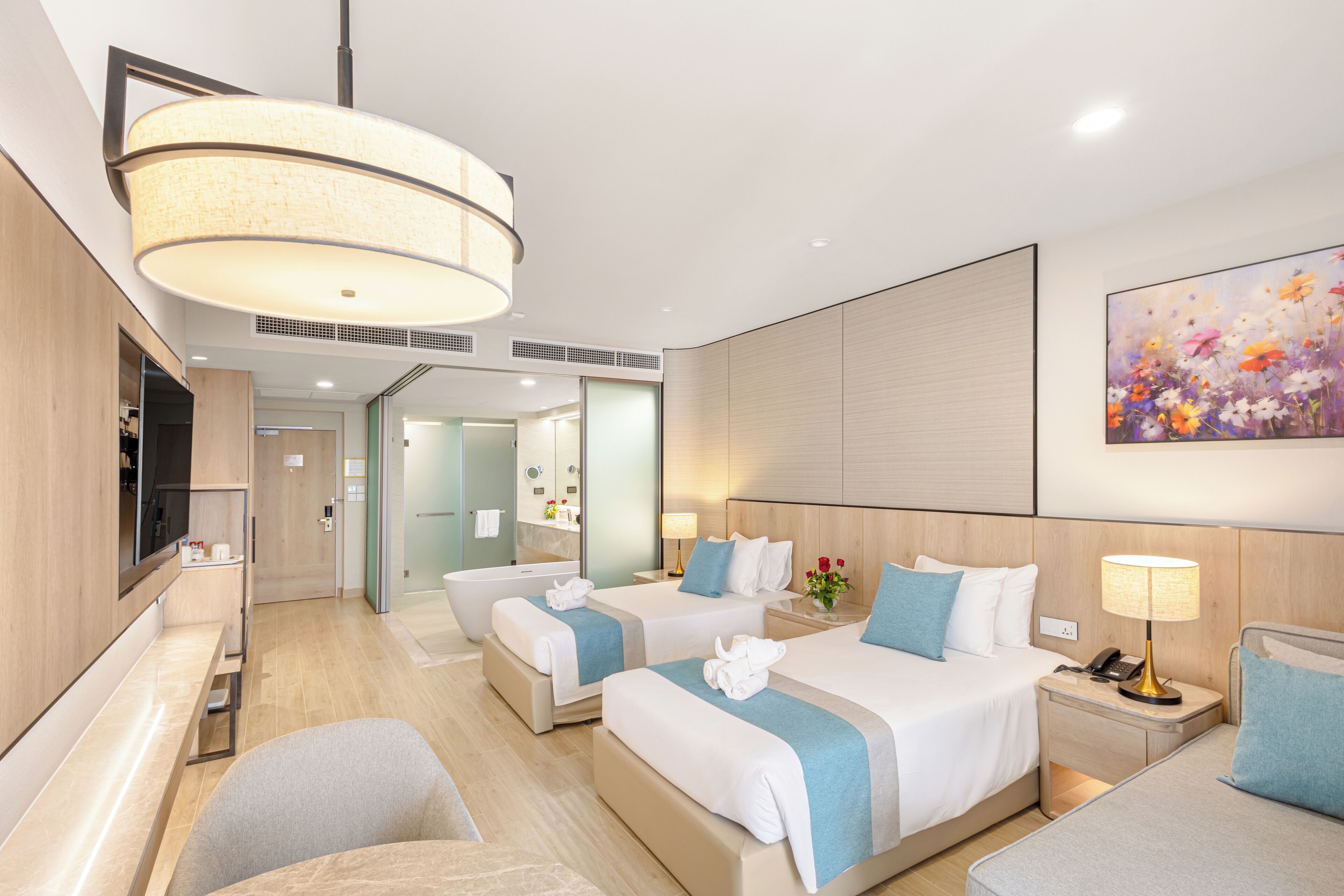 grand ocean pearl | minibar, in-room safe, desk, blackout curtains