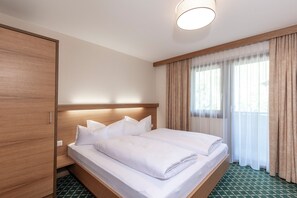 Apartment, 1 Bedroom, Balcony, Mountain View (Typ A) | Hypo-allergenic bedding, down comforters, in-room safe, free WiFi