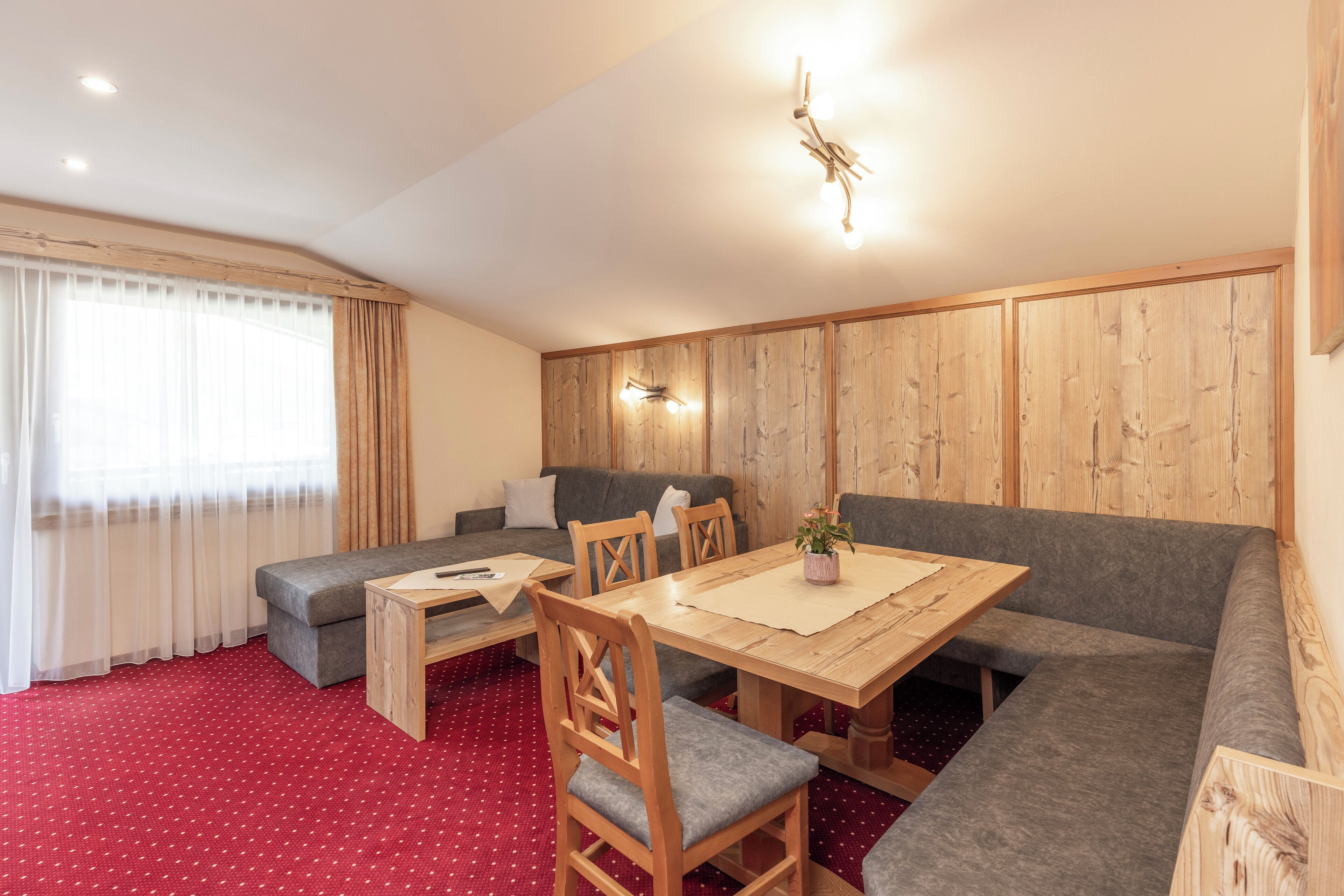 Apartemen, 2 kamar tidur, balkon, pemandangan gunung (Typ Ötztal) | Seprai antialergi, selimut bulu angsa, brankas, dan Wi-Fi gratis