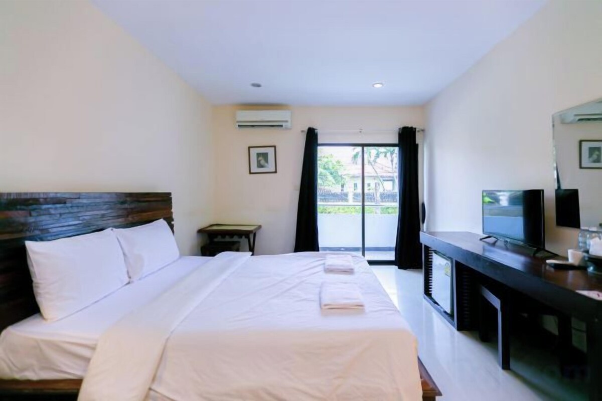 In-room safe, desk, free WiFi, bed sheets