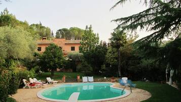 Seasonal outdoor pool, pool umbrellas, sun loungers