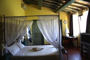 Sengetøy av topp kvalitet, dundyner, memory foam-senger og minibar