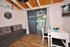 샬레 | 거실 공간 | DVD 플레이어