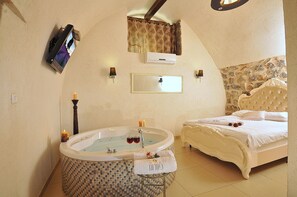 Family Suite | Jetted tub